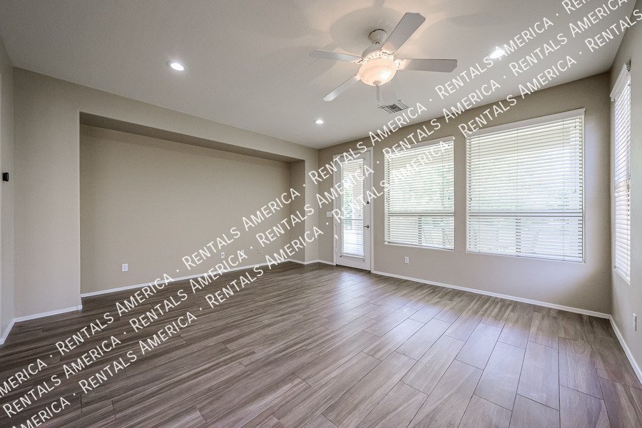 Beautiful & Bright 4 Bedroom Home in Ideal Chandler Location! property image
