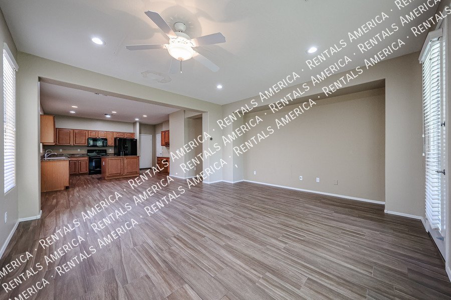 Beautiful & Bright 4 Bedroom Home in Ideal Chandler Location! property image