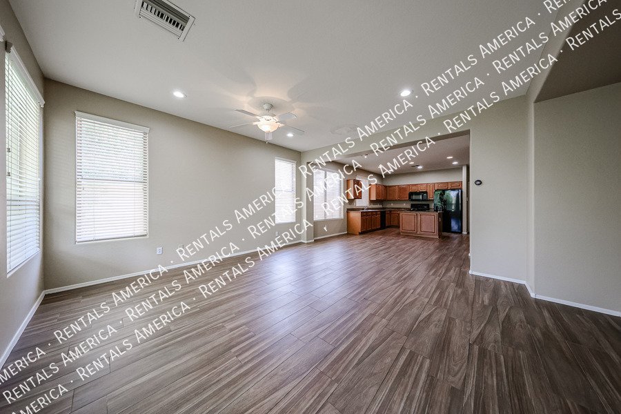 Beautiful & Bright 4 Bedroom Home in Ideal Chandler Location! property image
