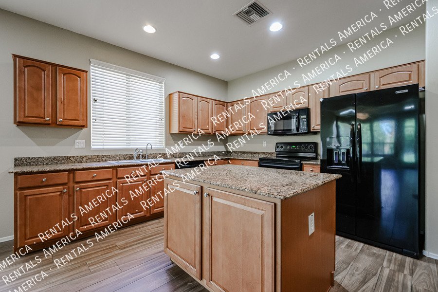 Beautiful & Bright 4 Bedroom Home in Ideal Chandler Location! property image