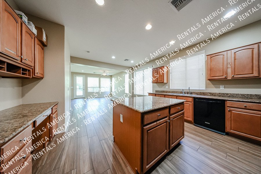 Beautiful & Bright 4 Bedroom Home in Ideal Chandler Location! property image