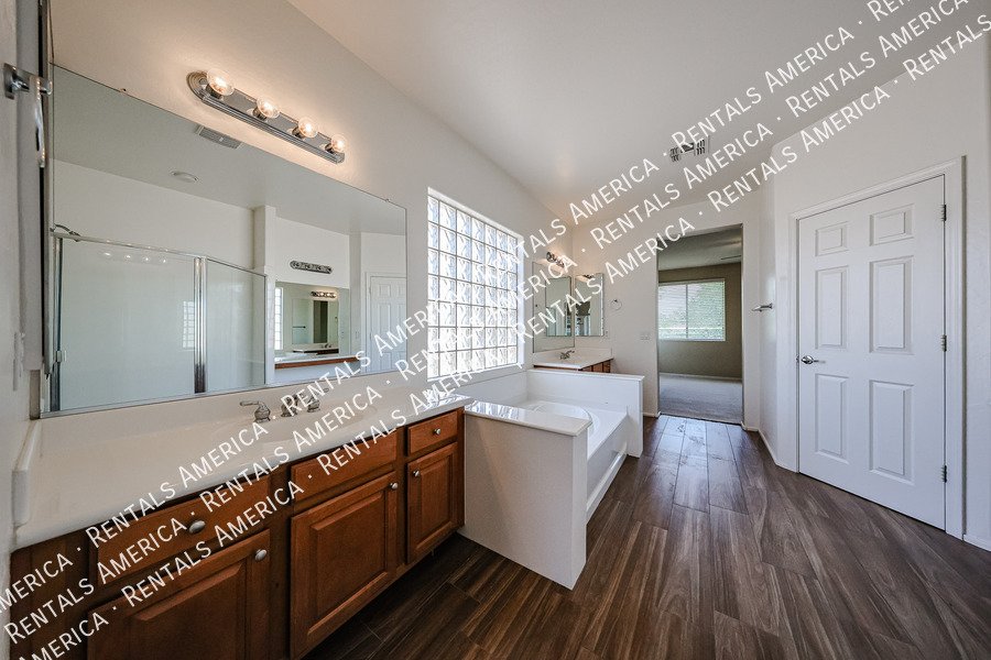 Beautiful & Bright 4 Bedroom Home in Ideal Chandler Location! property image