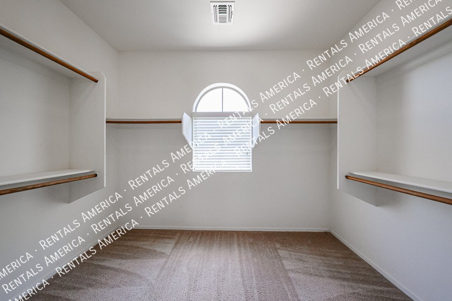Beautiful & Bright 4 Bedroom Home in Ideal Chandler Location! property image
