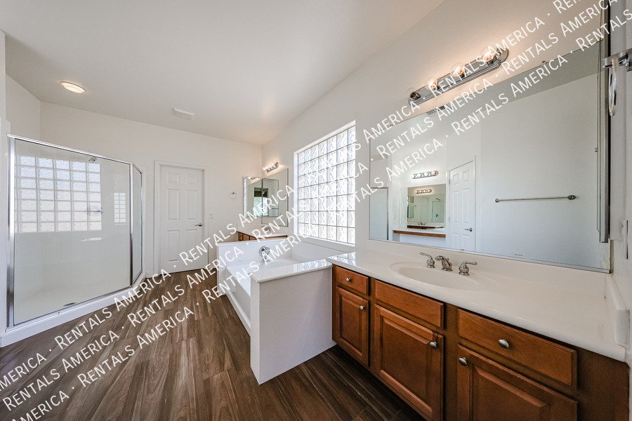Beautiful & Bright 4 Bedroom Home in Ideal Chandler Location! property image