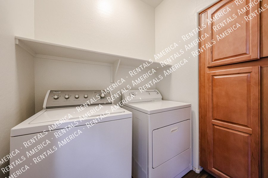 Beautiful & Bright 4 Bedroom Home in Ideal Chandler Location! property image