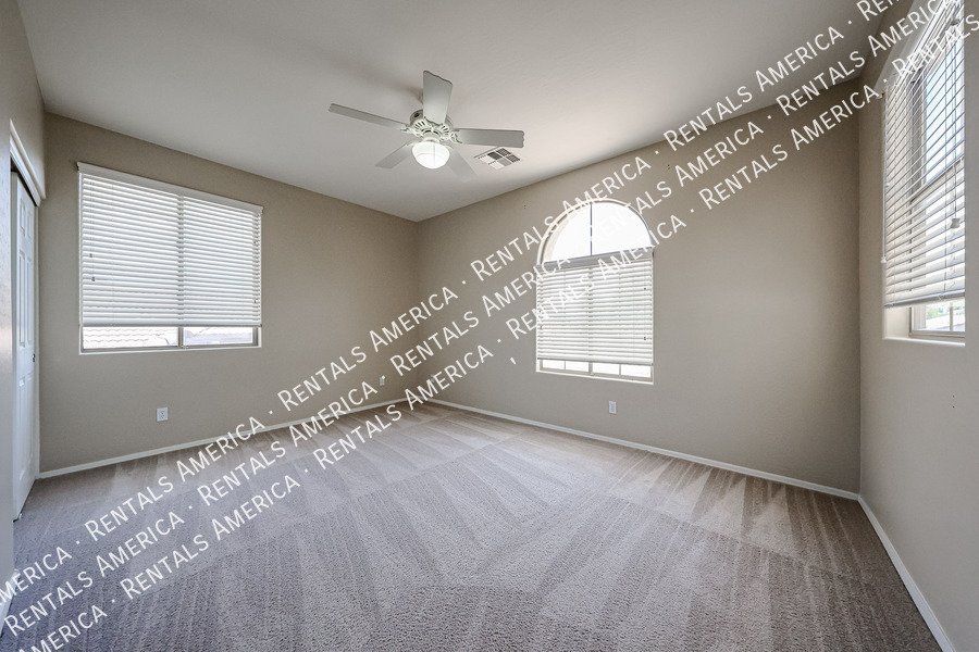 Beautiful & Bright 4 Bedroom Home in Ideal Chandler Location! property image