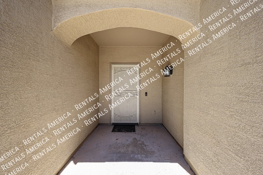 Beautiful & Bright 4 Bedroom Home in Ideal Chandler Location! property image