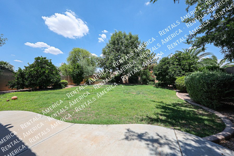 Beautiful & Bright 4 Bedroom Home in Ideal Chandler Location! property image